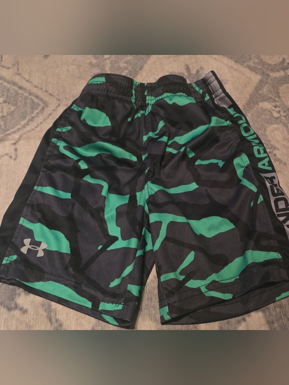 Under Armour Black and Green Camo Performance Shorts Toddler 4t